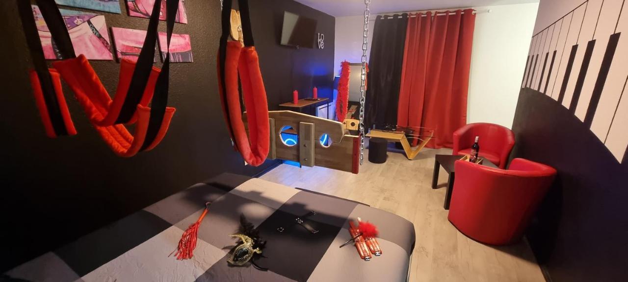 Апартаменты Le Coin Des Desirs Bdsm Страсбург Экстерьер фото